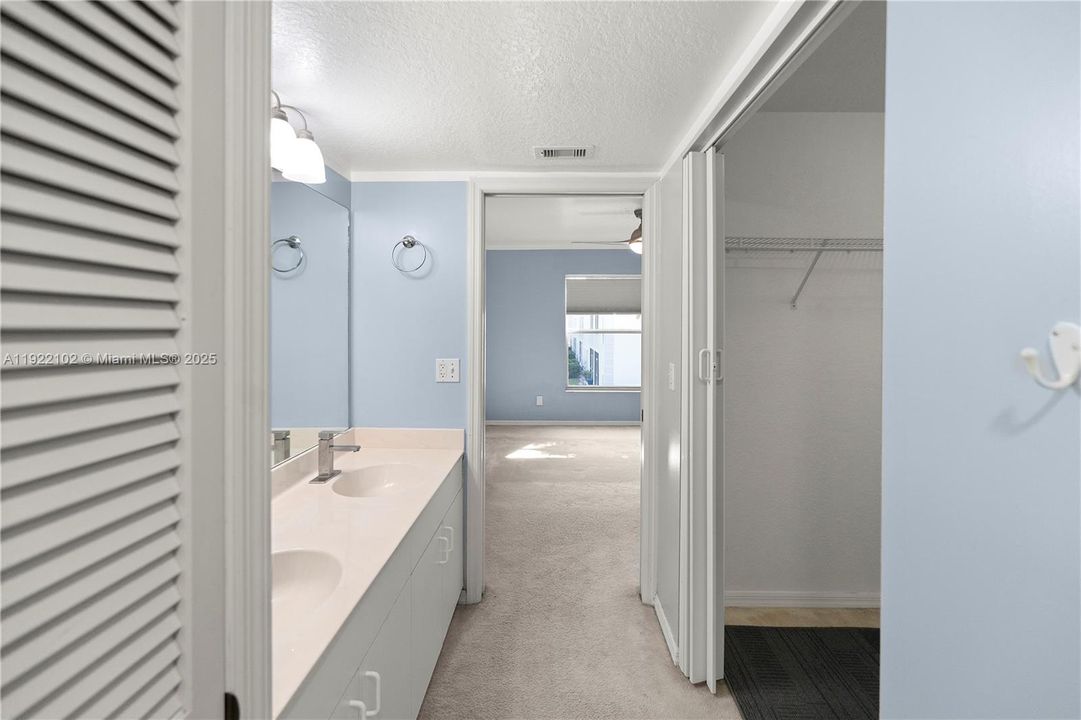 For Sale: $269,999 (2 beds, 2 baths, 1193 Square Feet)