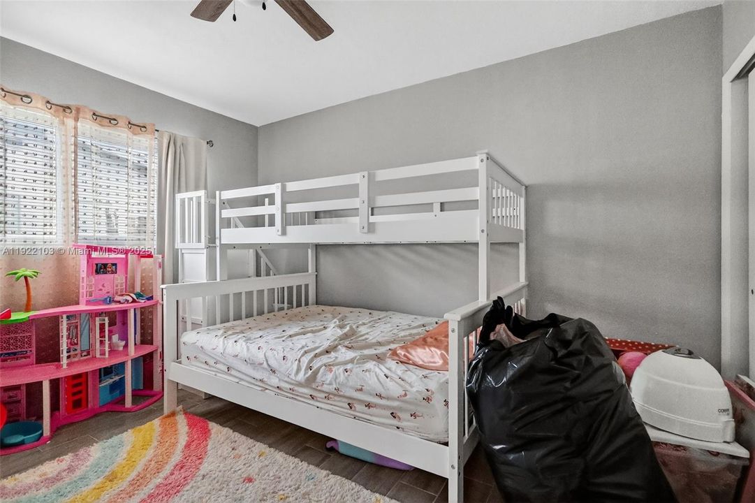 Под контрактом: $3,000 (3 спален, 2 ванн, 1891 Квадратных фут)