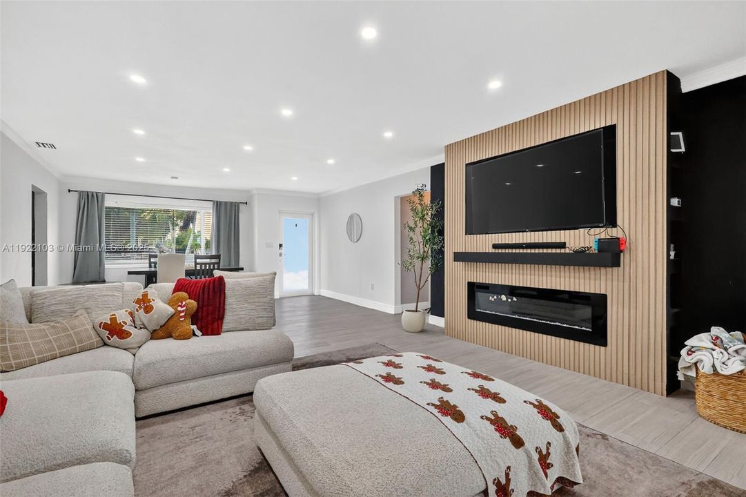 Под контрактом: $3,000 (3 спален, 2 ванн, 1891 Квадратных фут)