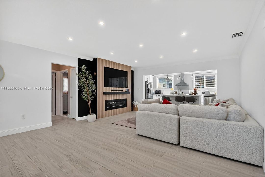 Под контрактом: $3,000 (3 спален, 2 ванн, 1891 Квадратных фут)