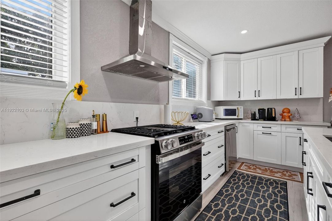 Под контрактом: $3,000 (3 спален, 2 ванн, 1891 Квадратных фут)