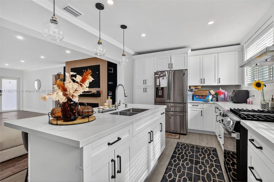 Под контрактом: $3,000 (3 спален, 2 ванн, 1891 Квадратных фут)