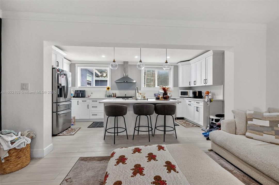 Под контрактом: $3,000 (3 спален, 2 ванн, 1891 Квадратных фут)