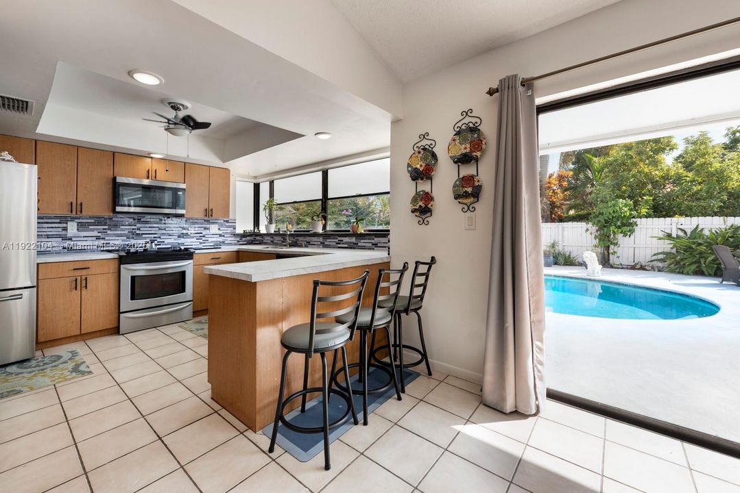 For Sale: $870,000 (4 beds, 3 baths, 2098 Square Feet)