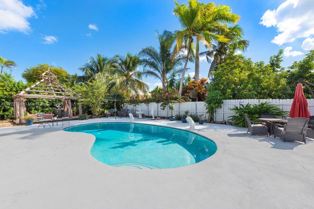 For Sale: $870,000 (4 beds, 3 baths, 2098 Square Feet)