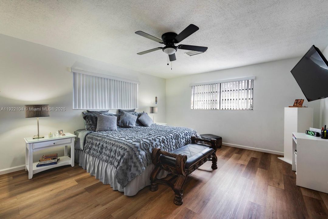 For Sale: $870,000 (4 beds, 3 baths, 2098 Square Feet)