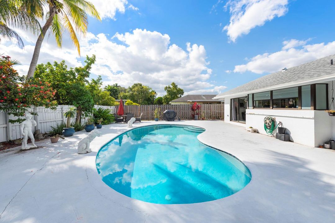 For Sale: $870,000 (4 beds, 3 baths, 2098 Square Feet)