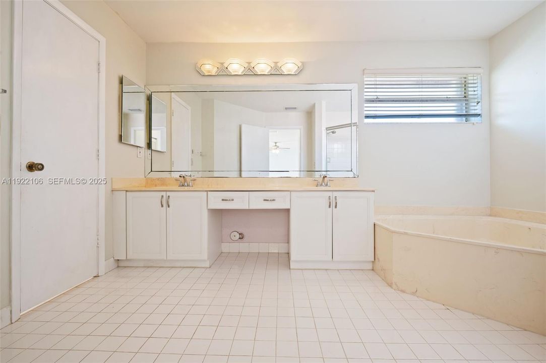 待售: $899,000 (4 贝兹, 3 浴室, 3235 平方英尺)