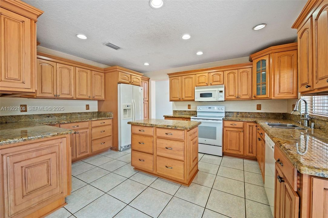 待售: $899,000 (4 贝兹, 3 浴室, 3235 平方英尺)