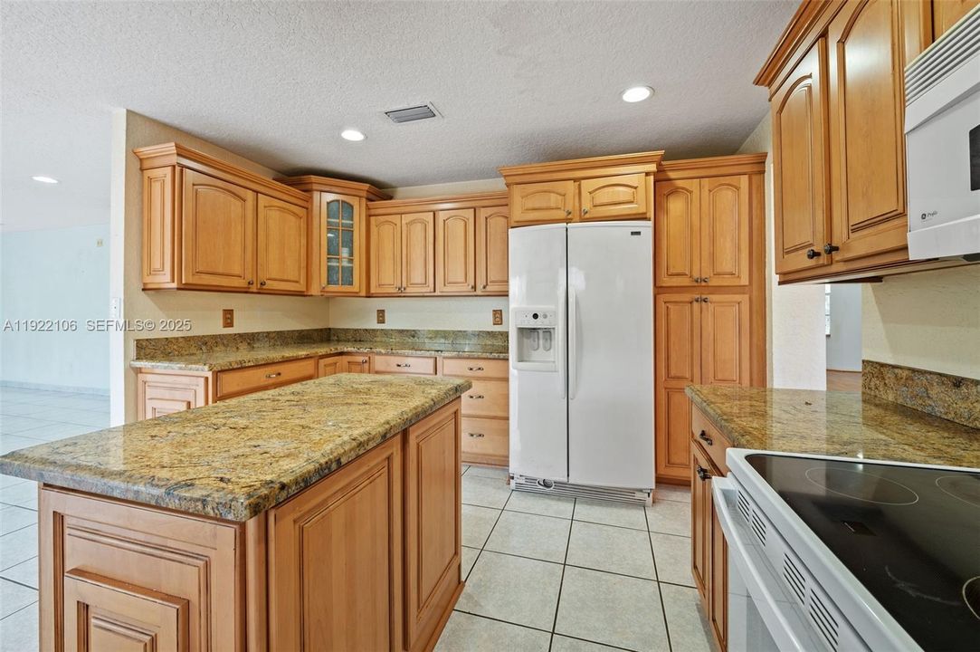 待售: $899,000 (4 贝兹, 3 浴室, 3235 平方英尺)