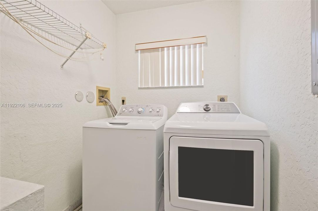 待售: $899,000 (4 贝兹, 3 浴室, 3235 平方英尺)