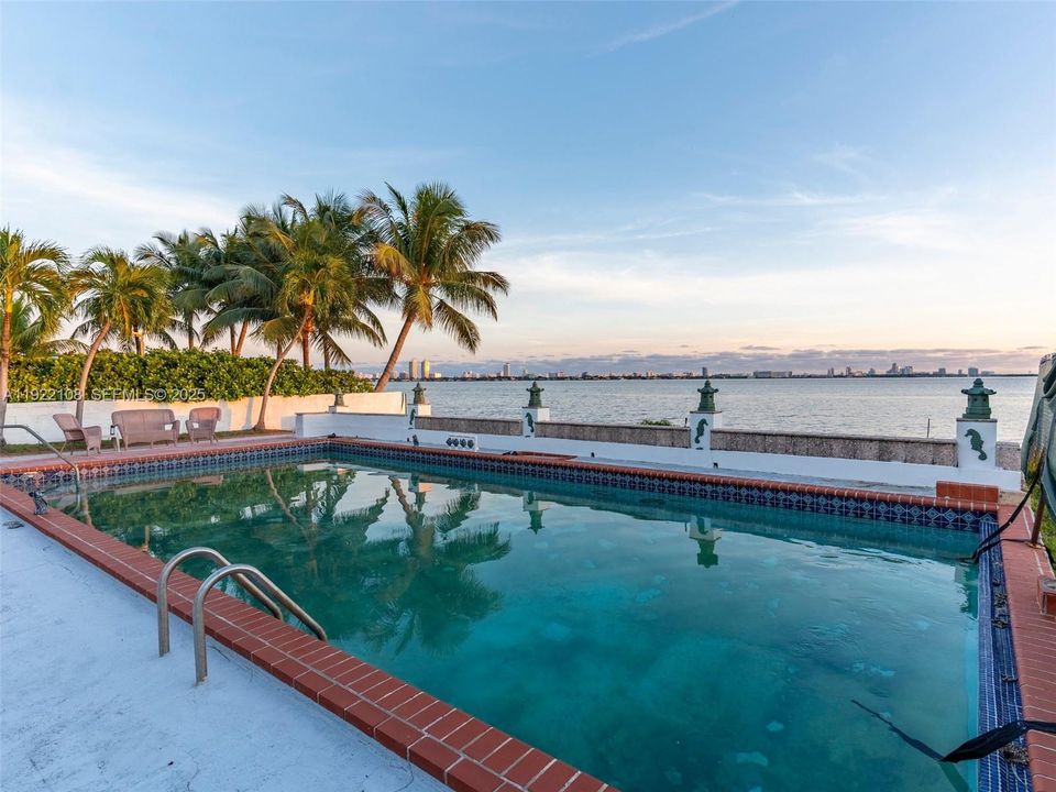 For Sale: $5,995,000 (4 beds, 4 baths, 2821 Square Feet)