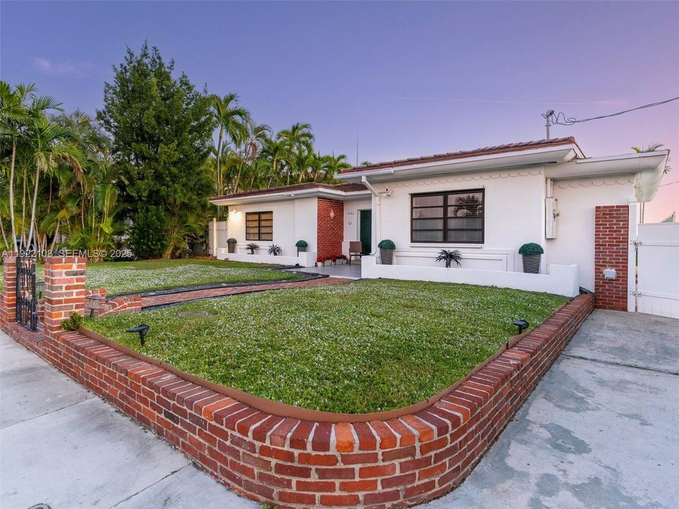 For Sale: $5,995,000 (4 beds, 4 baths, 2821 Square Feet)