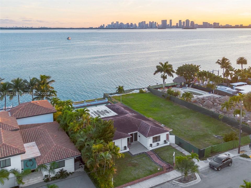 For Sale: $5,995,000 (4 beds, 4 baths, 2821 Square Feet)