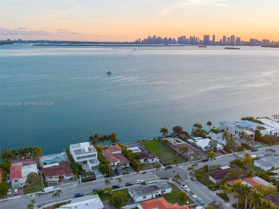 For Sale: $5,995,000 (4 beds, 4 baths, 2821 Square Feet)