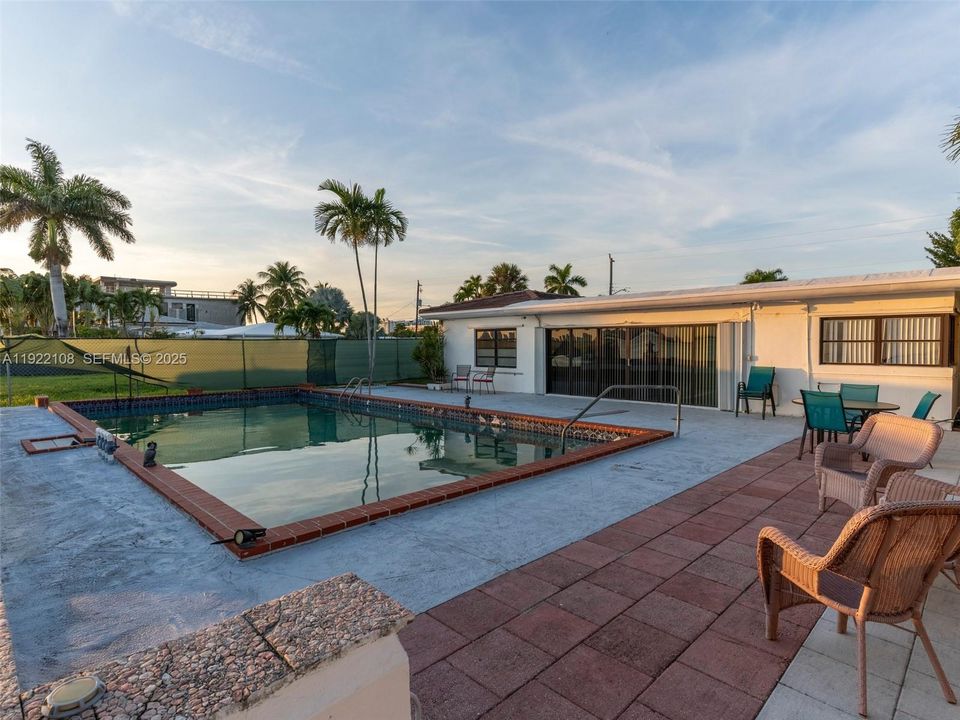For Sale: $5,995,000 (4 beds, 4 baths, 2821 Square Feet)