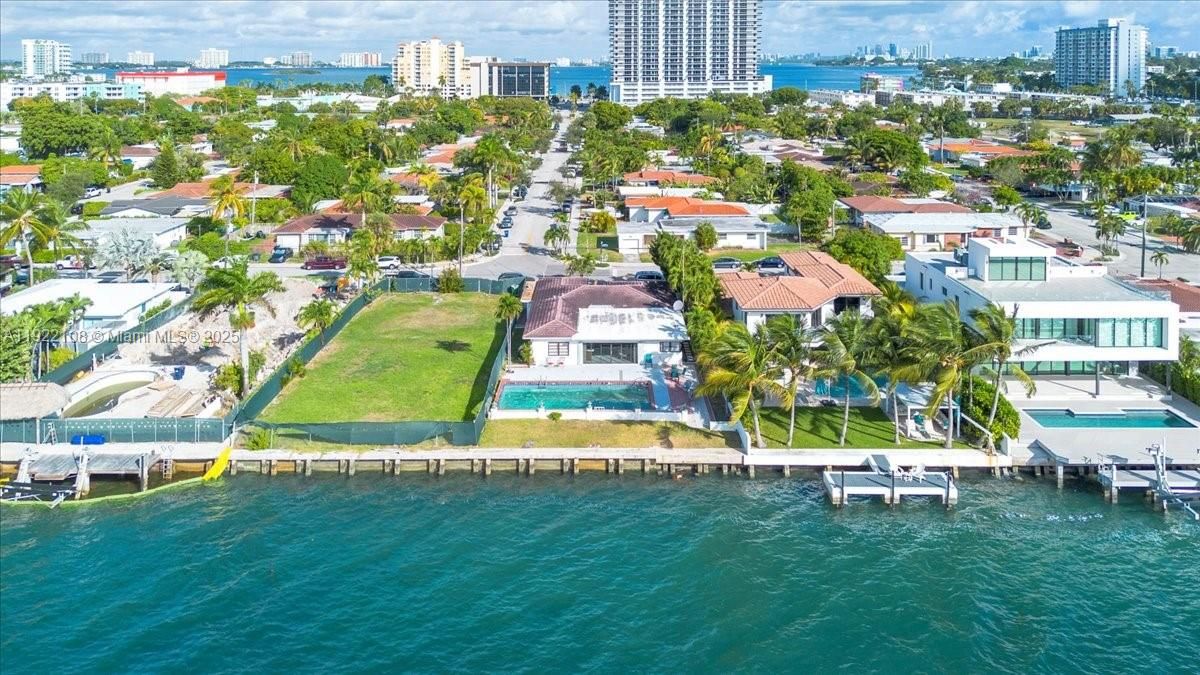 For Sale: $5,995,000 (4 beds, 4 baths, 2821 Square Feet)