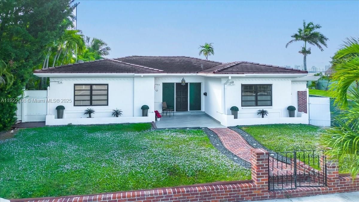 For Sale: $5,995,000 (4 beds, 4 baths, 2821 Square Feet)