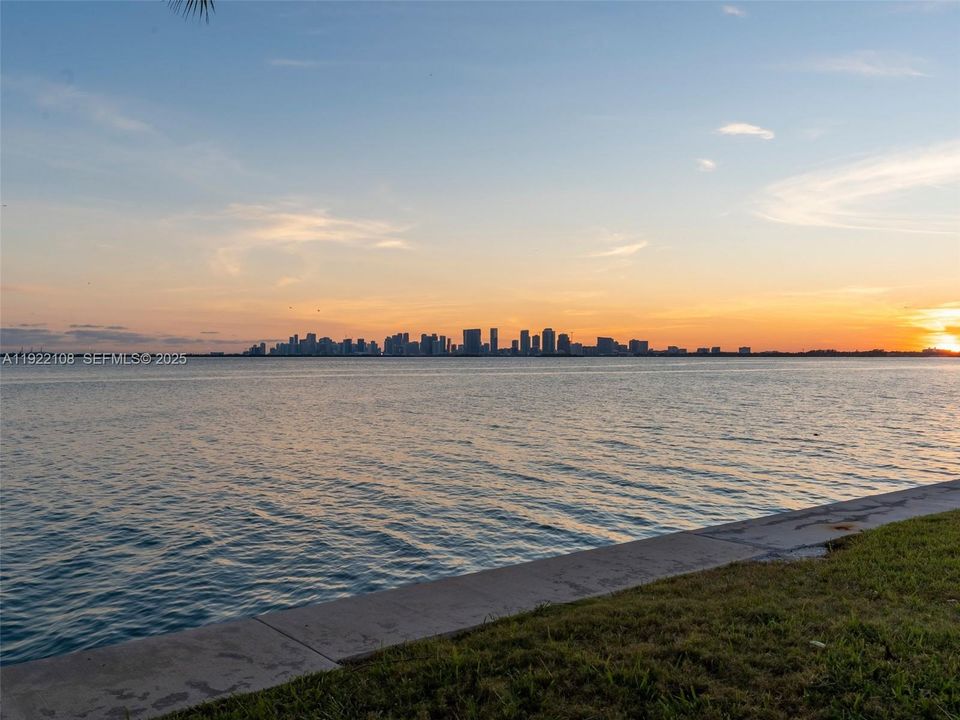 For Sale: $5,995,000 (4 beds, 4 baths, 2821 Square Feet)