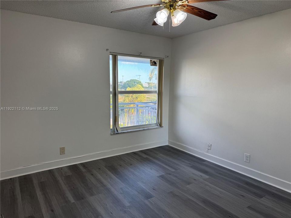 出租: $1,700 (1 贝兹, 1 浴室, 656 平方英尺)