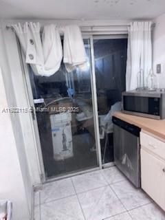 Active With Contract: $410,000 (3 beds, 1 baths, 1358 Square Feet)