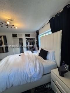 Active With Contract: $410,000 (3 beds, 1 baths, 1358 Square Feet)