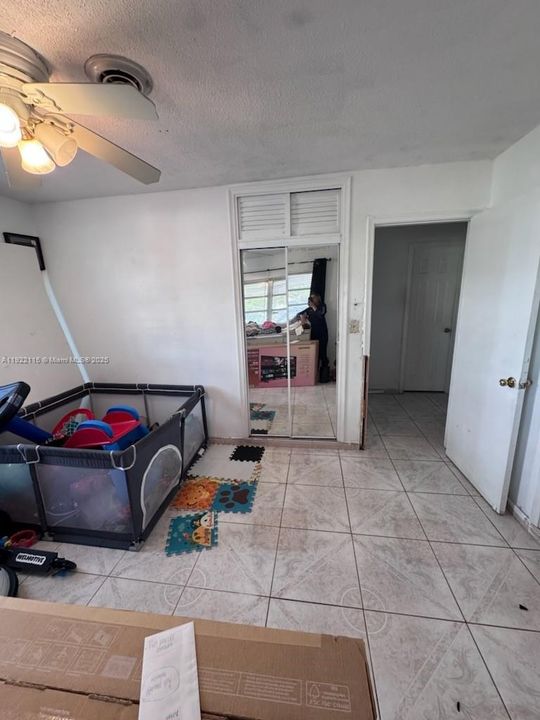 Active With Contract: $410,000 (3 beds, 1 baths, 1358 Square Feet)