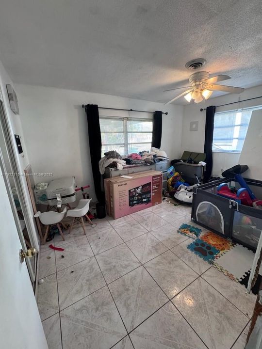 Active With Contract: $410,000 (3 beds, 1 baths, 1358 Square Feet)