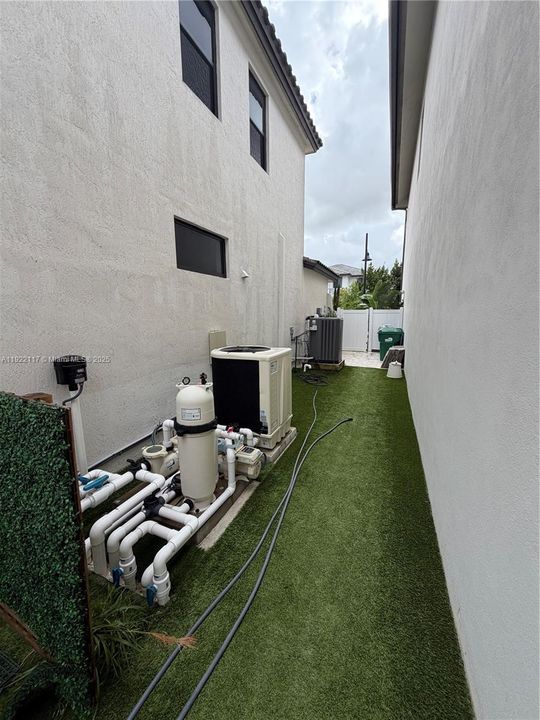 For Sale: $1,325,000 (4 beds, 3 baths, 2304 Square Feet)