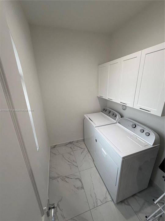 For Sale: $1,325,000 (4 beds, 3 baths, 2304 Square Feet)