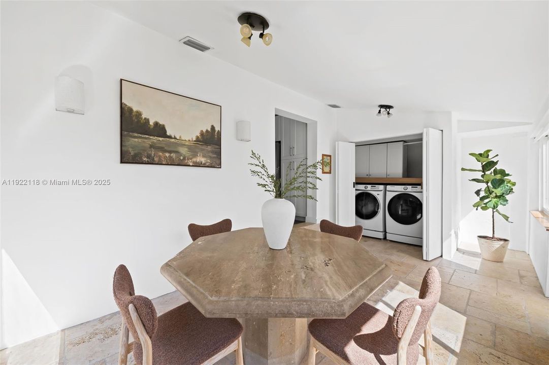 For Sale: $675,000 (2 beds, 1 baths, 1157 Square Feet)