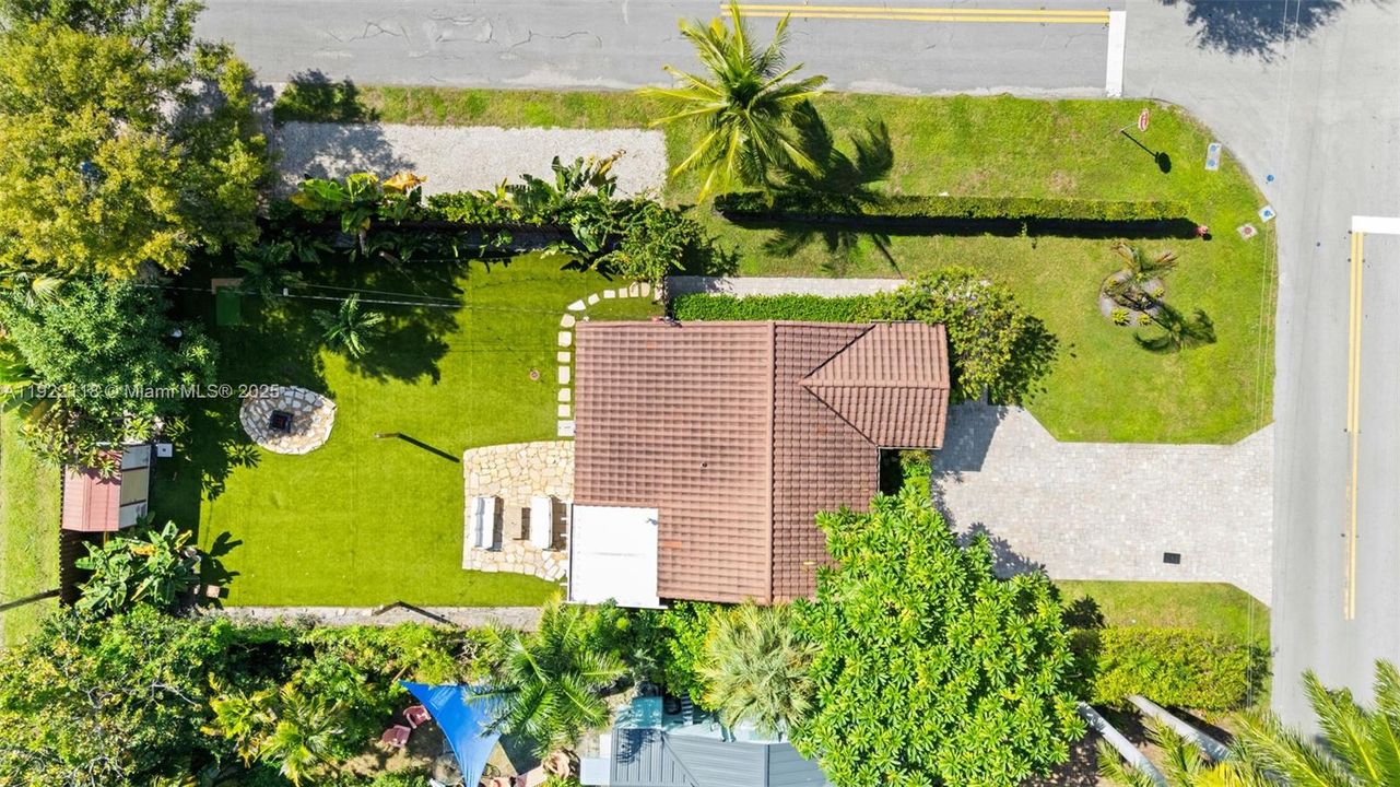 For Sale: $675,000 (2 beds, 1 baths, 1157 Square Feet)