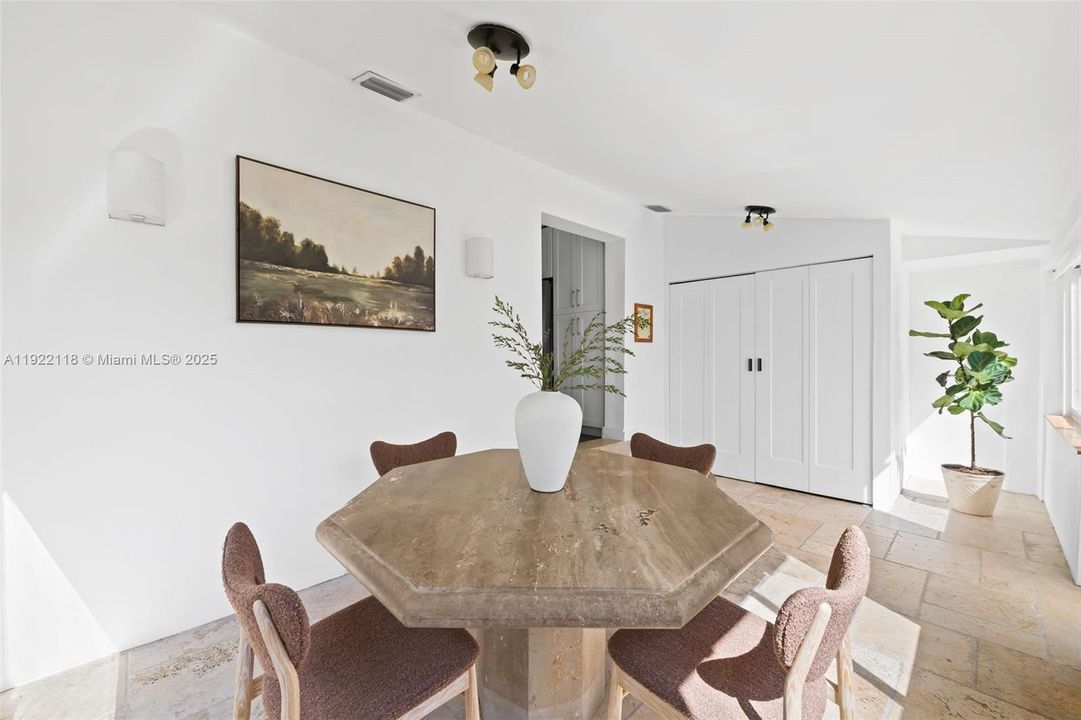 For Sale: $675,000 (2 beds, 1 baths, 1157 Square Feet)