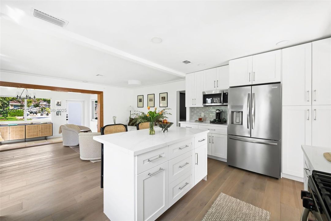 For Sale: $675,000 (2 beds, 1 baths, 1157 Square Feet)