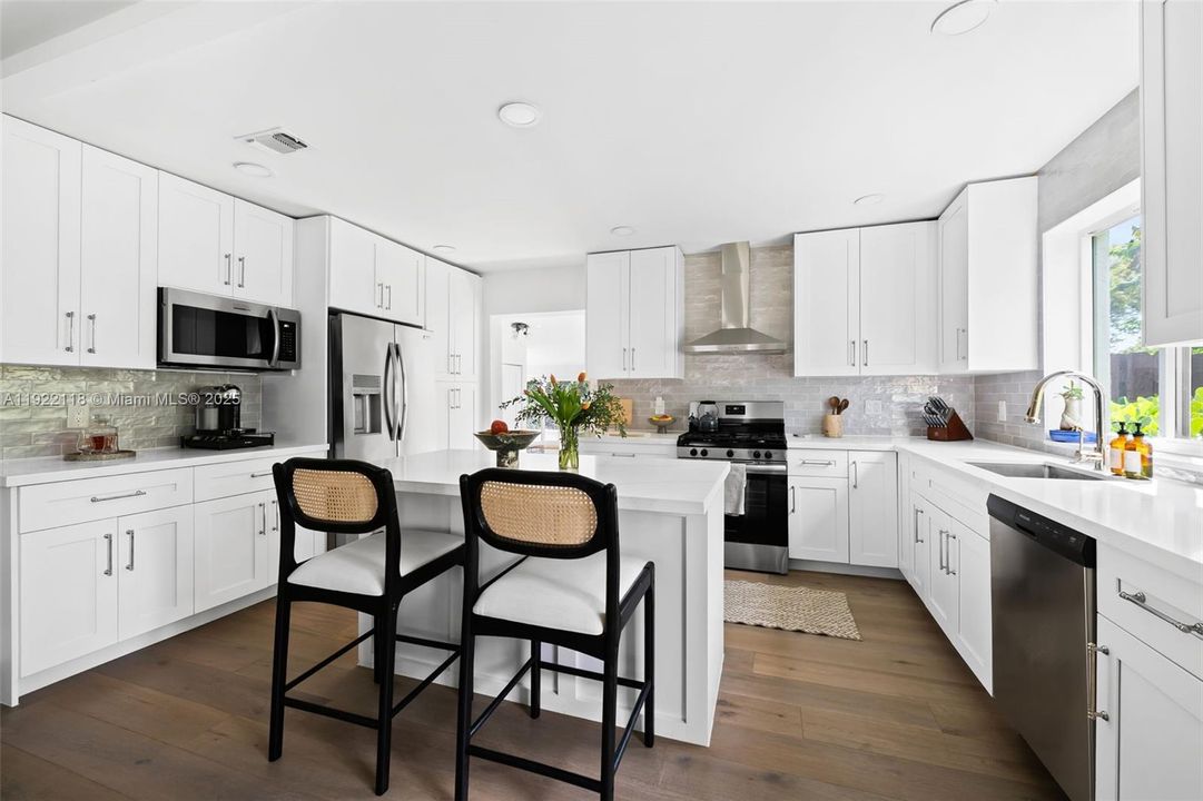 For Sale: $675,000 (2 beds, 1 baths, 1157 Square Feet)