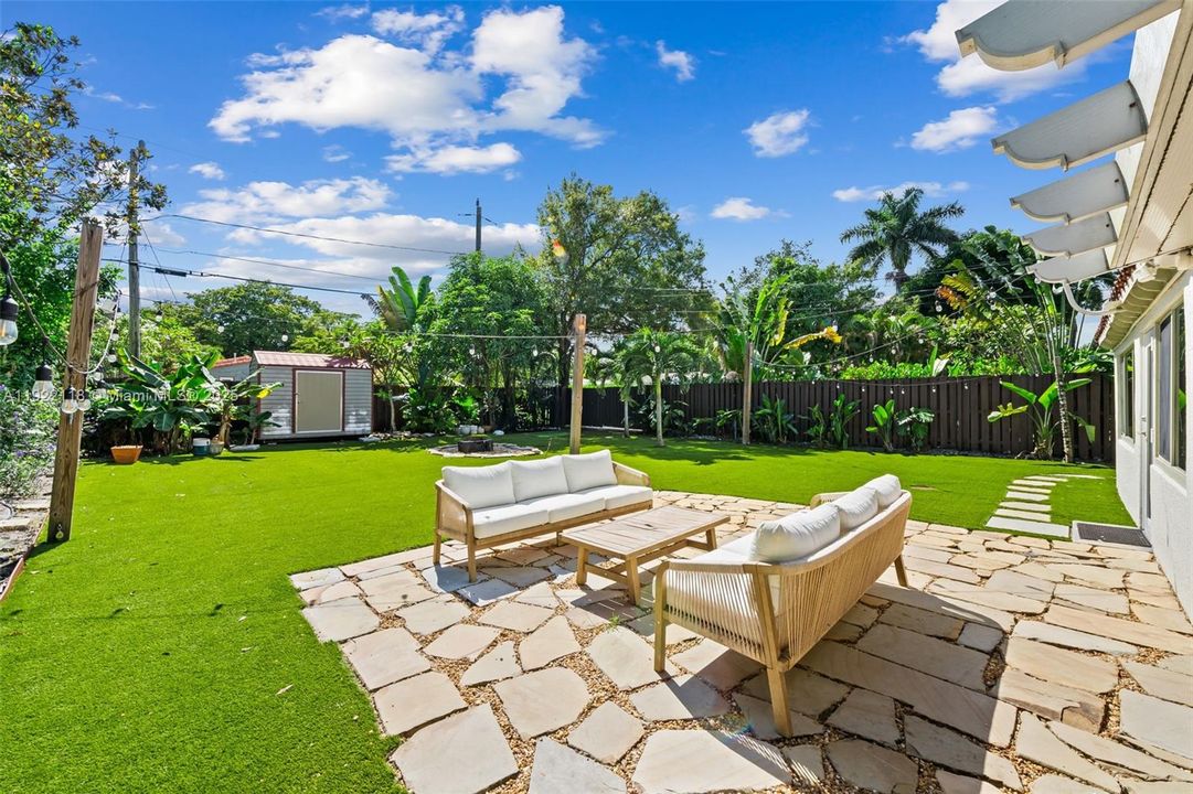 For Sale: $675,000 (2 beds, 1 baths, 1157 Square Feet)