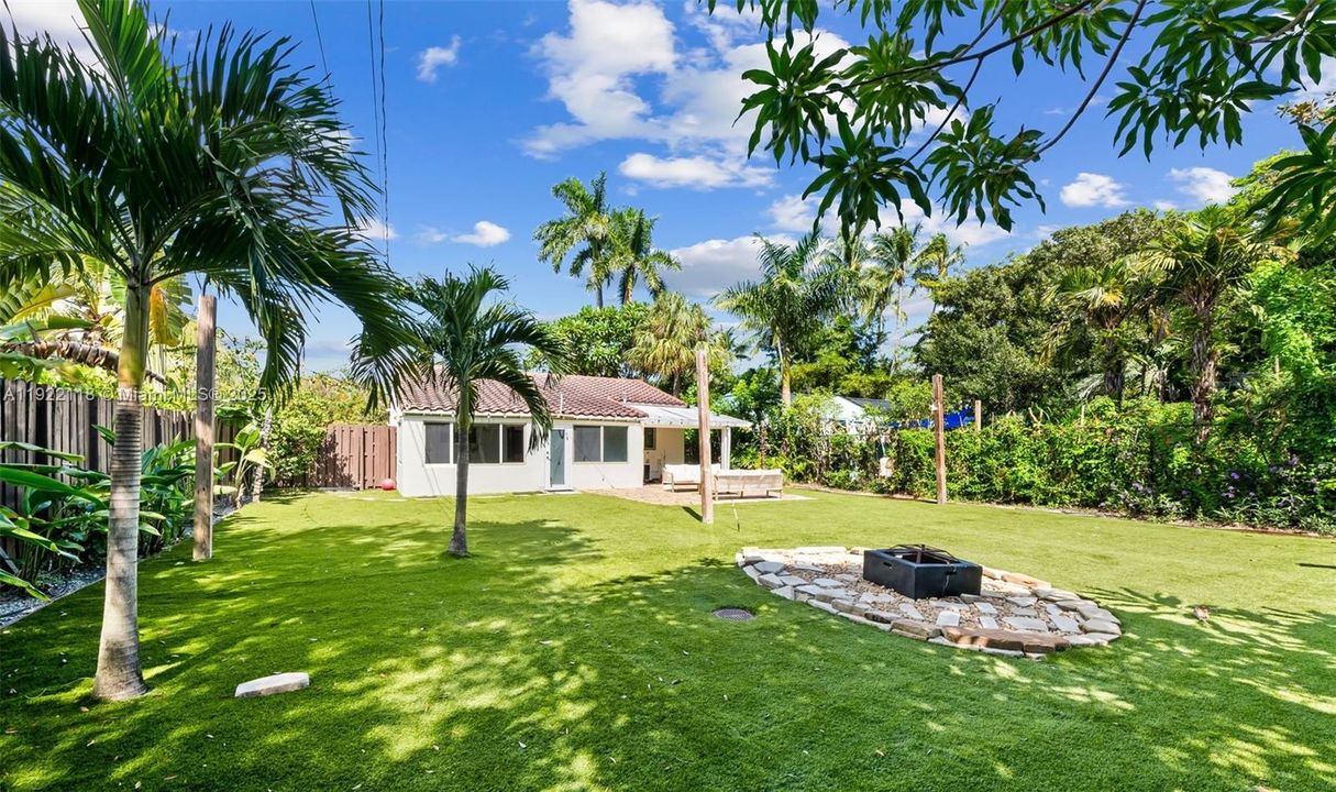 For Sale: $675,000 (2 beds, 1 baths, 1157 Square Feet)