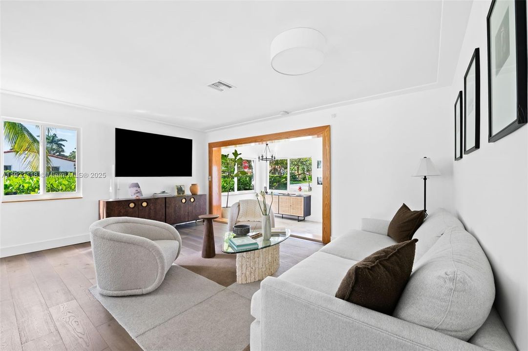 For Sale: $675,000 (2 beds, 1 baths, 1157 Square Feet)