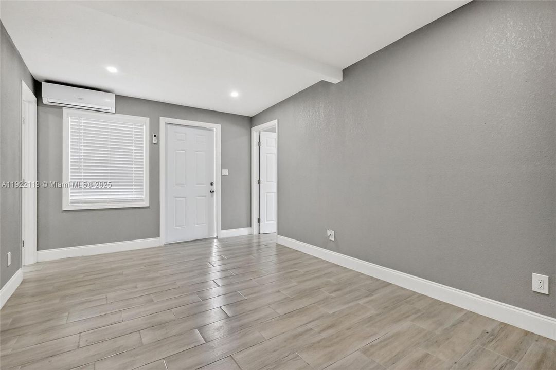 出租: $1,750 (1 贝兹, 1 浴室, 1891 平方英尺)