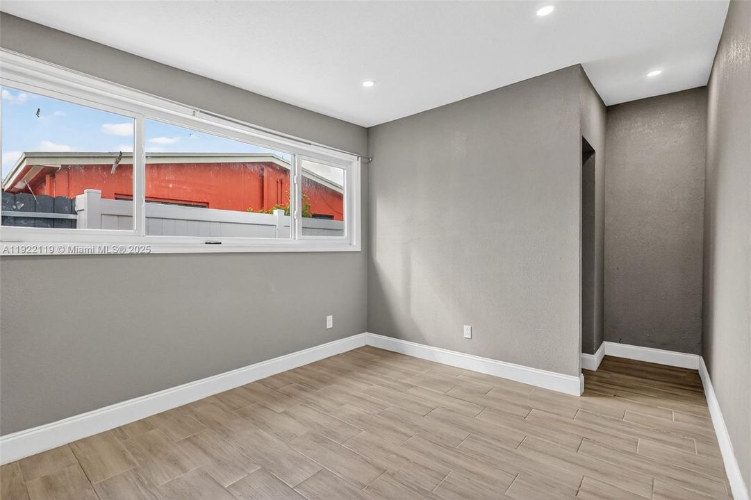 出租: $1,750 (1 贝兹, 1 浴室, 1891 平方英尺)