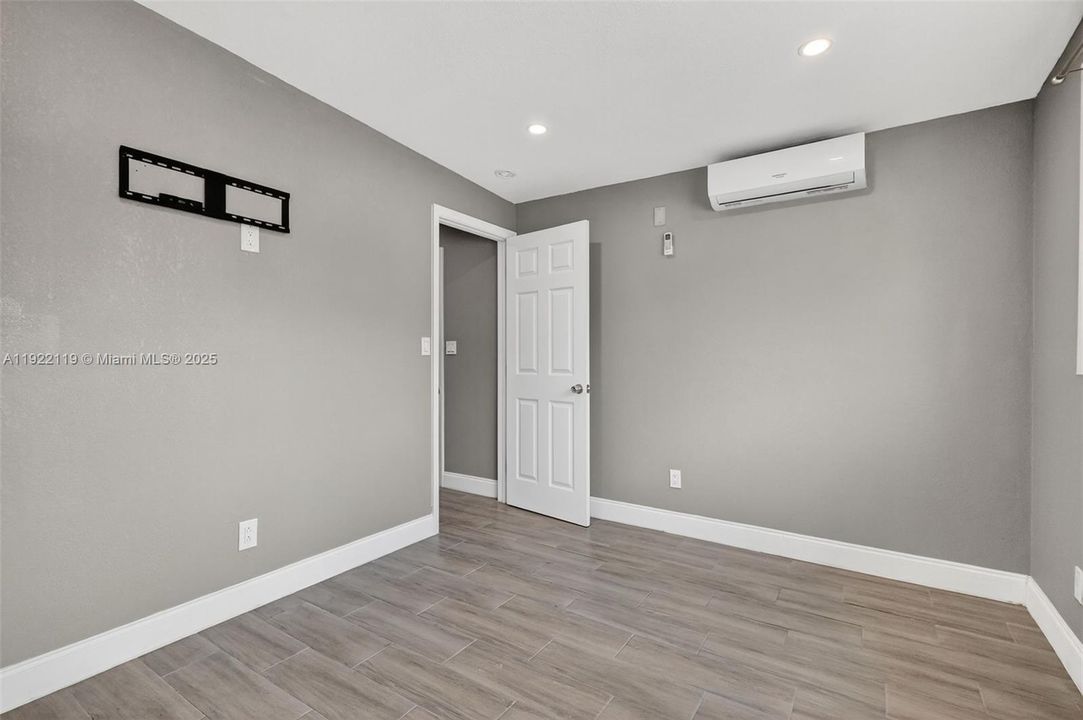 出租: $1,750 (1 贝兹, 1 浴室, 1891 平方英尺)