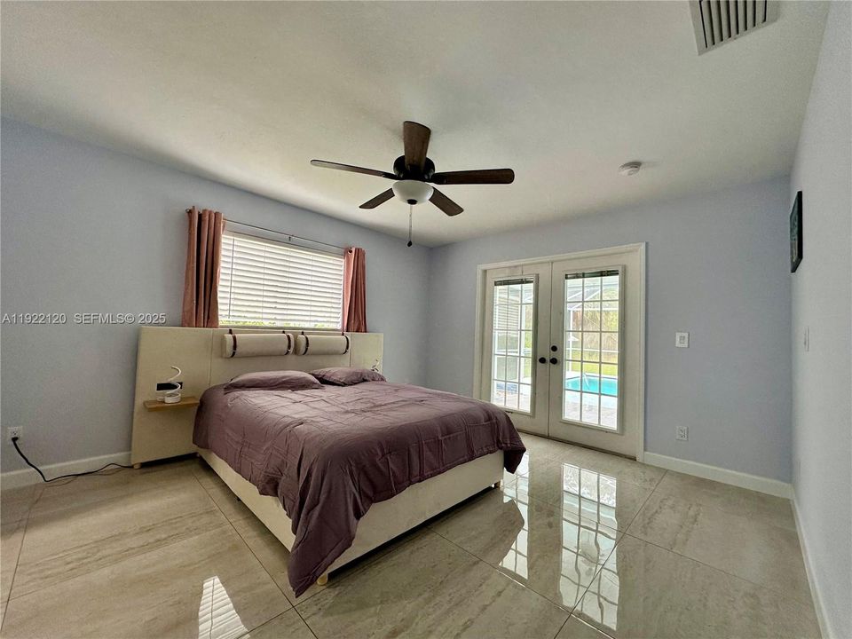 En Venta: $700,000 (3 camas, 2 baños, 1969 Pies cuadrados)