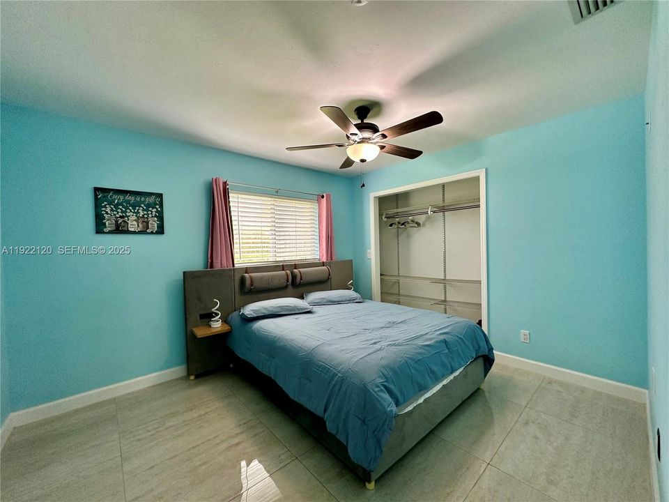 En Venta: $700,000 (3 camas, 2 baños, 1969 Pies cuadrados)