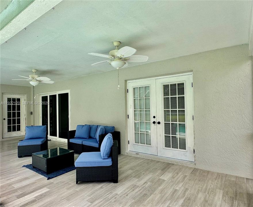 En Venta: $700,000 (3 camas, 2 baños, 1969 Pies cuadrados)