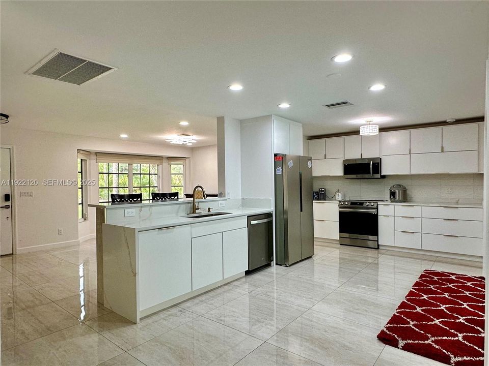 En Venta: $700,000 (3 camas, 2 baños, 1969 Pies cuadrados)