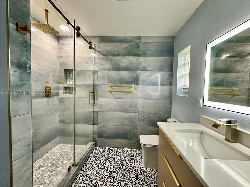 En Venta: $700,000 (3 camas, 2 baños, 1969 Pies cuadrados)