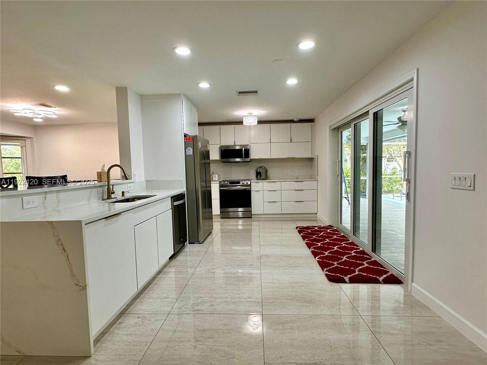 En Venta: $700,000 (3 camas, 2 baños, 1969 Pies cuadrados)