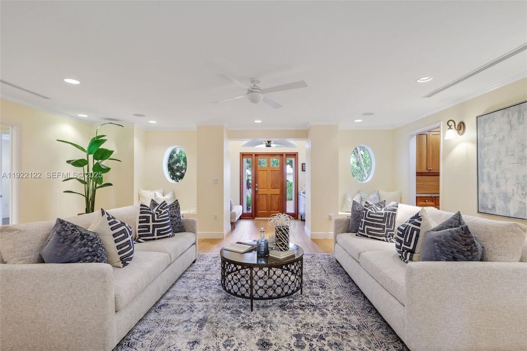 На продажу: $2,500,000 (4 спален, 3 ванн, 3073 Квадратных фут)