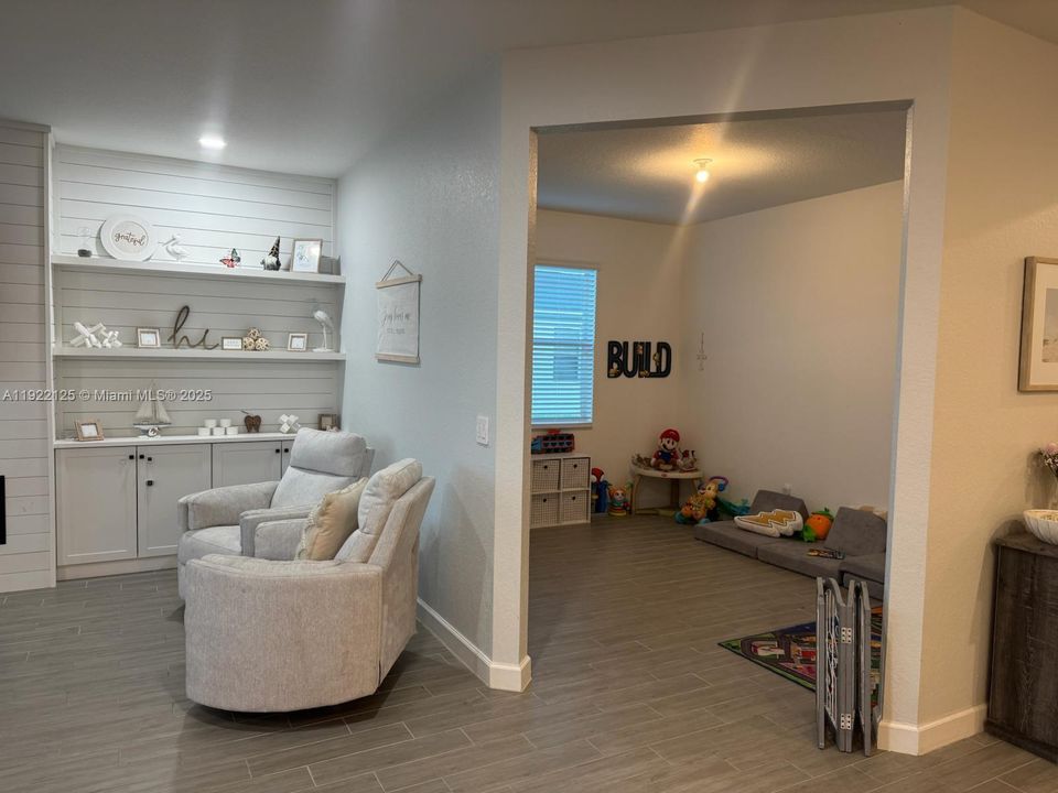 На продажу: $495,000 (4 спален, 3 ванн, 2583 Квадратных фут)