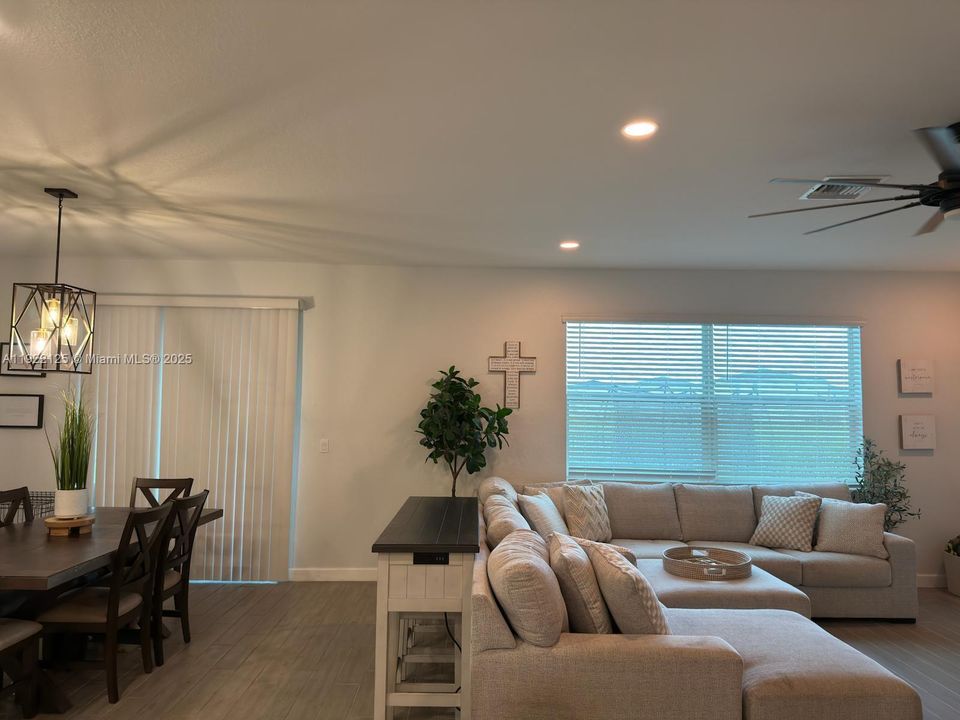 На продажу: $495,000 (4 спален, 3 ванн, 2583 Квадратных фут)